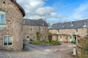 Cosy Cottage Huge Garden w Lake BBQs & Seating